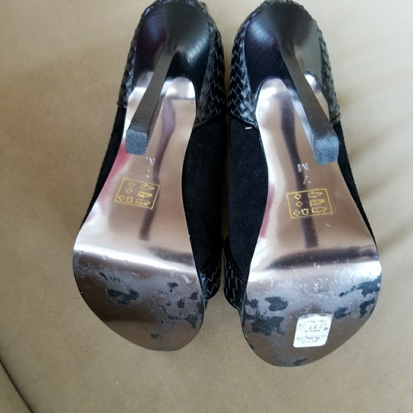 BEBE SHAYLA BLACK PLATFORM BOOTIES SIZE 7 - Picture 4 of 5